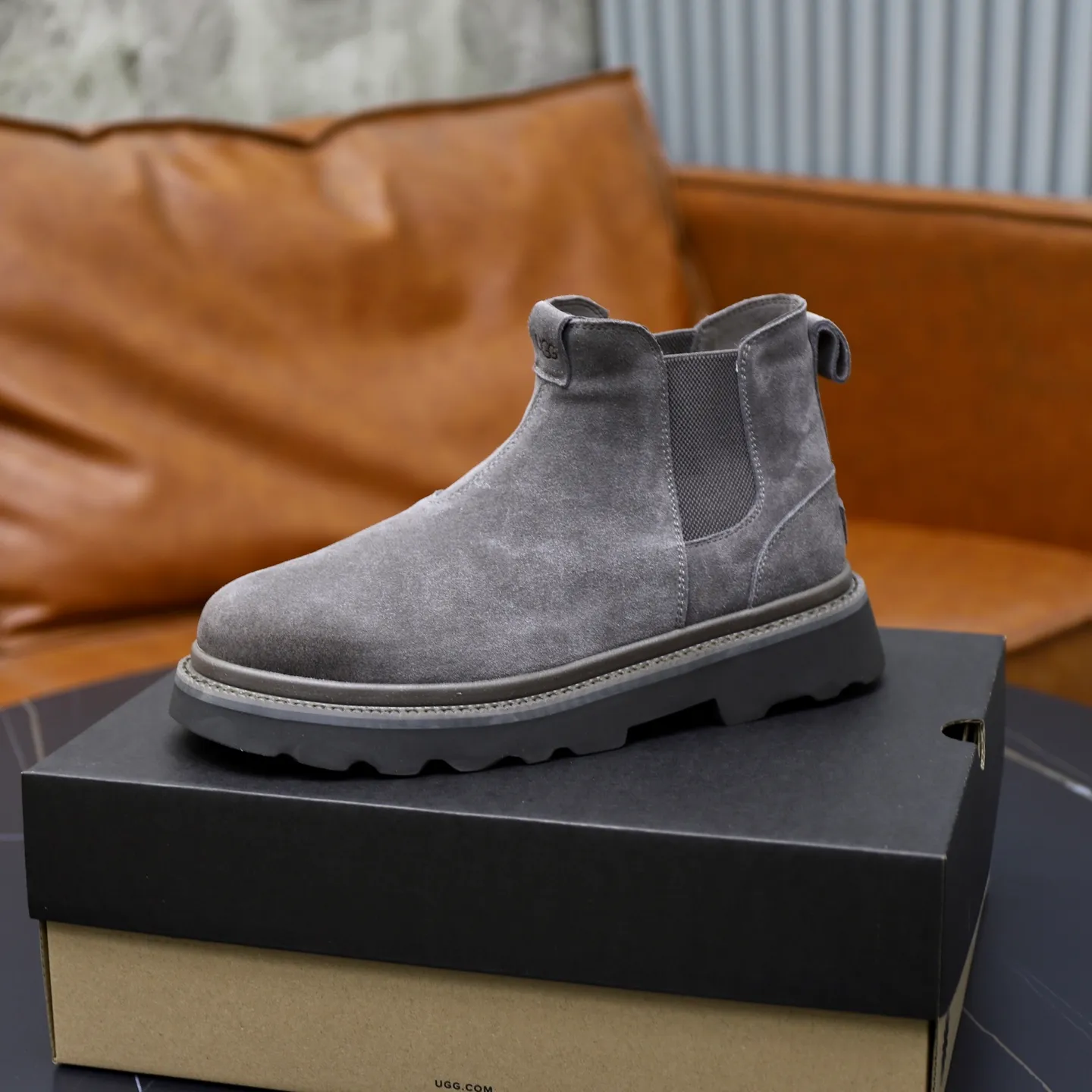 Ex-factory price: 640💰Thick wool imported from Australia Brand: UGG genuine purchasing agent Size: 39-45 Grade: Official website 1:1 Material: First layer of genuine leather waterproof and antifreeze upper Real wool lining Original non-slip soft wear-resistant outsole Style category: Men's casual shoes Trendy style Comfortable on the feet Color: Official website color synchronization